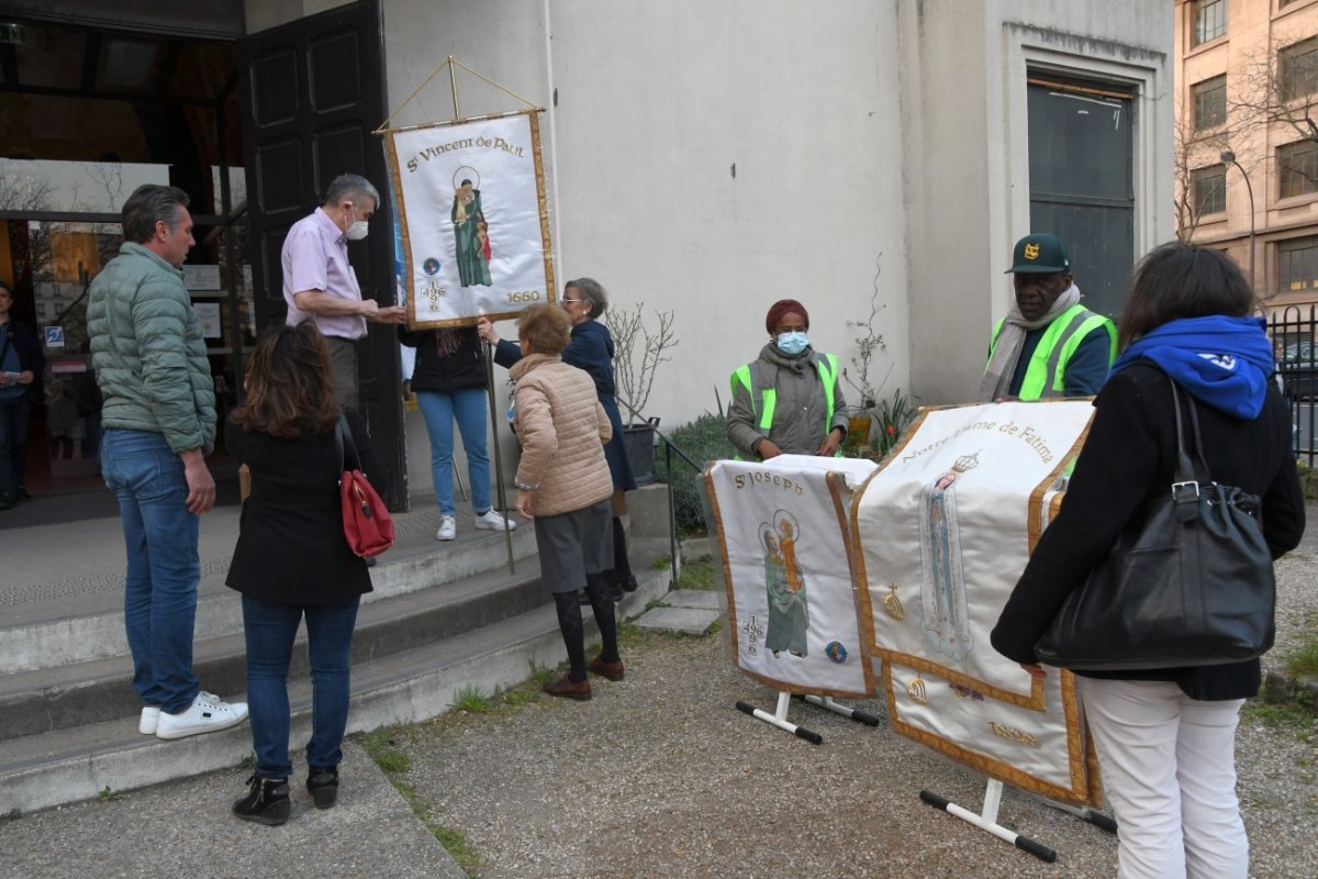 Procession mariale pour la paix. © Michel Pourny / Diocèse de Paris.