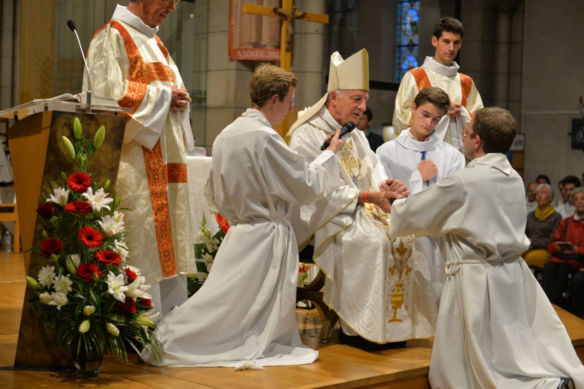 Ordinations diaconales en vue du sacerdoce à Saint-Hippolyte. © Marie-Christine Bertin / Diocèse de Paris.