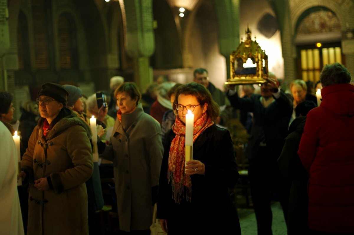 Accueil des reliques de sainte Geneviève à Saint-Léon (15e). © Trung Hieu Do / Diocèse de Paris.