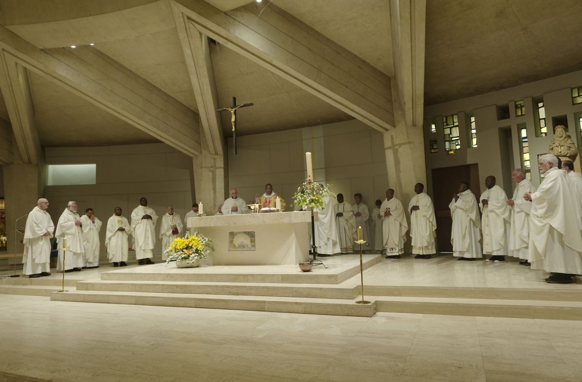 Messe d'action de grâce pour la béatification du père Henri Planchat. © Trung Hieu Do / Diocèse de Paris.