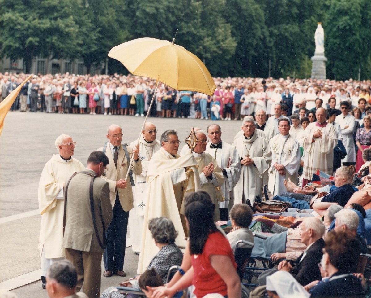 À Lourdes. Années 1990. 