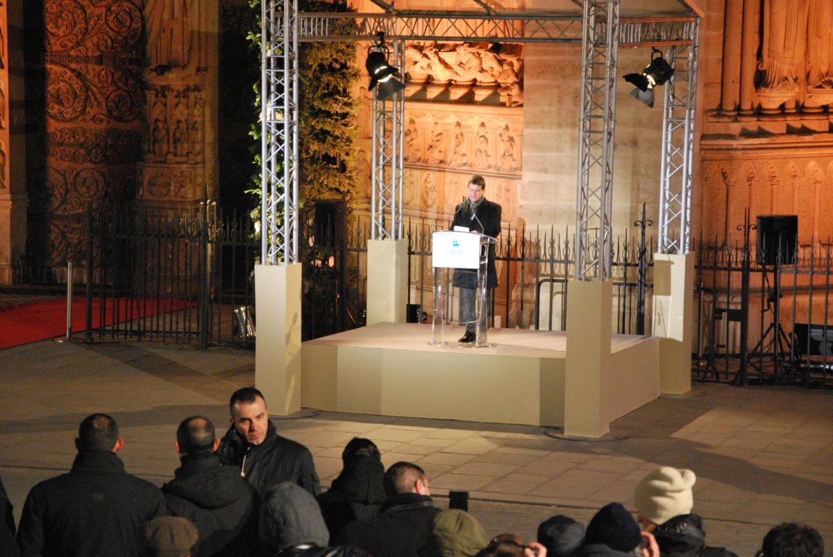 Avant une cérémonie civile à la mairie de Paris, Manuel Valls a proposé son (…). © Pierre-Louis Lensel.