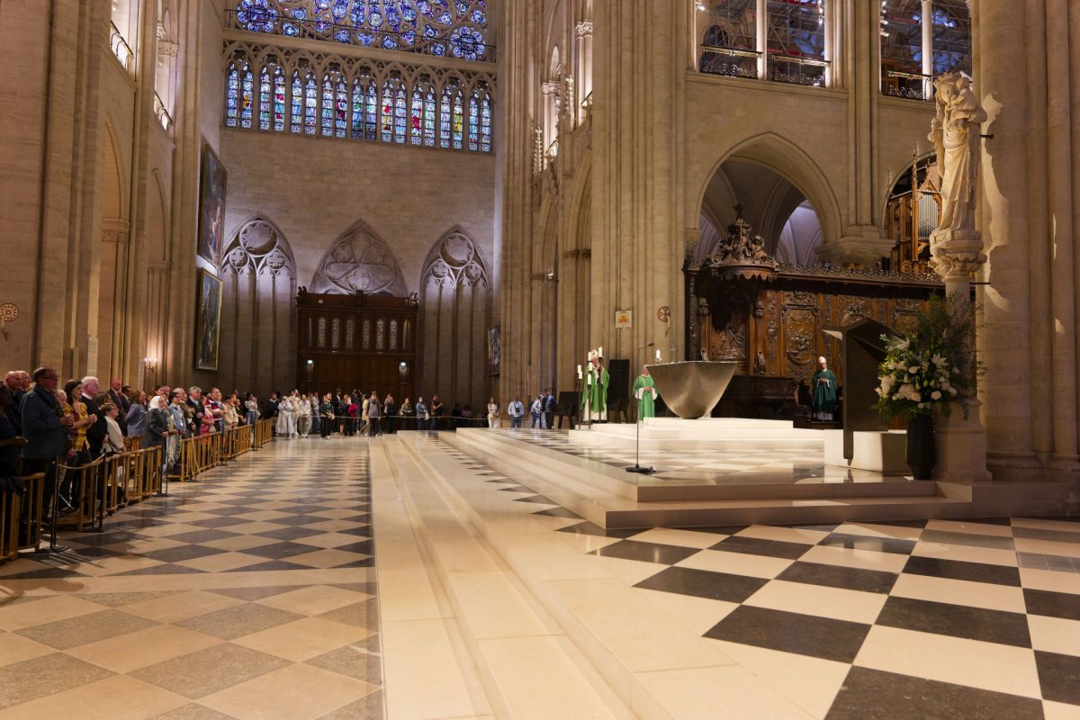 Messe à Notre-Dame de Paris pour le centenaire de la naissance de Mgr (…). © Yannick Boschat / Diocèse de Paris.