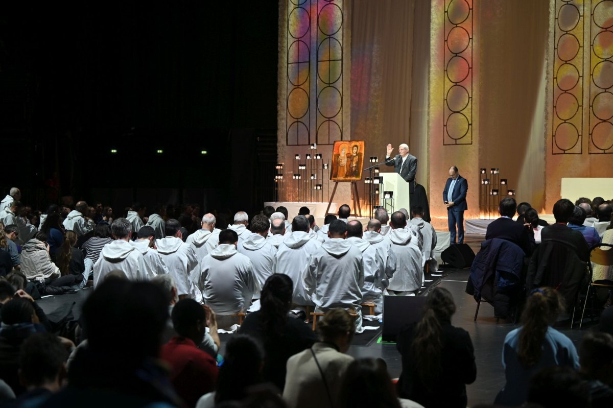 Prière du soir à l'Accor Arena à Bercy. © Marie-Christine Bertin / Diocèse de Paris.