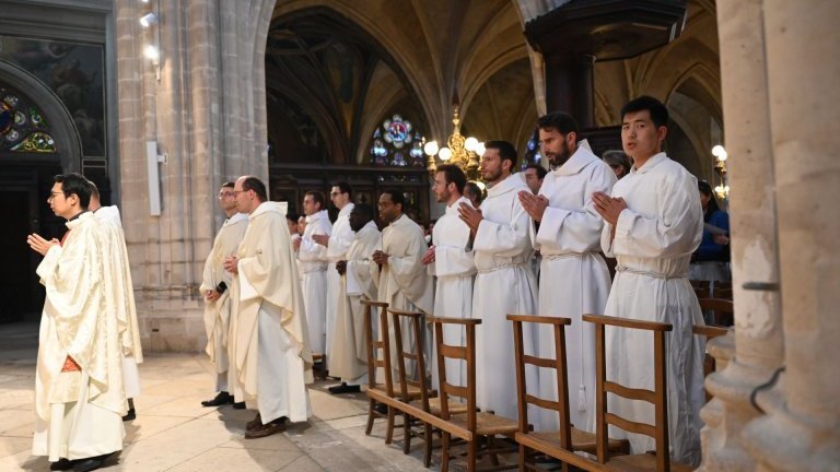 Messe de rentrée du séminaire 2025 avec rite d'admission des candidats (…). (c) Marie-Christine Bertin / Diocèse de Paris.