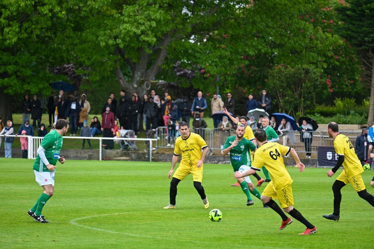 Match de football : Sélection Nationale de prêtres vs Variété Club de France. © François-Régis Salefran.