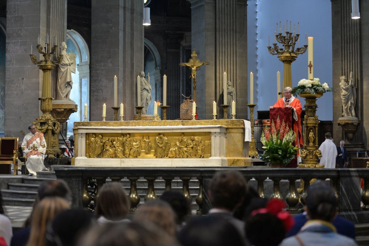 Confirmation des adultes au cours de la Vigile de Pentecôte 2023, (…). © Marie-Christine Bertin / Diocèse de Paris.