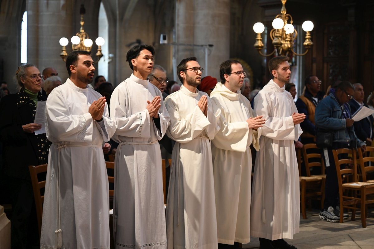 Messe de rentrée du Séminaire avec rite d'admission des candidats au (…). © Marie-Christine Bertin / Diocèse de Paris.