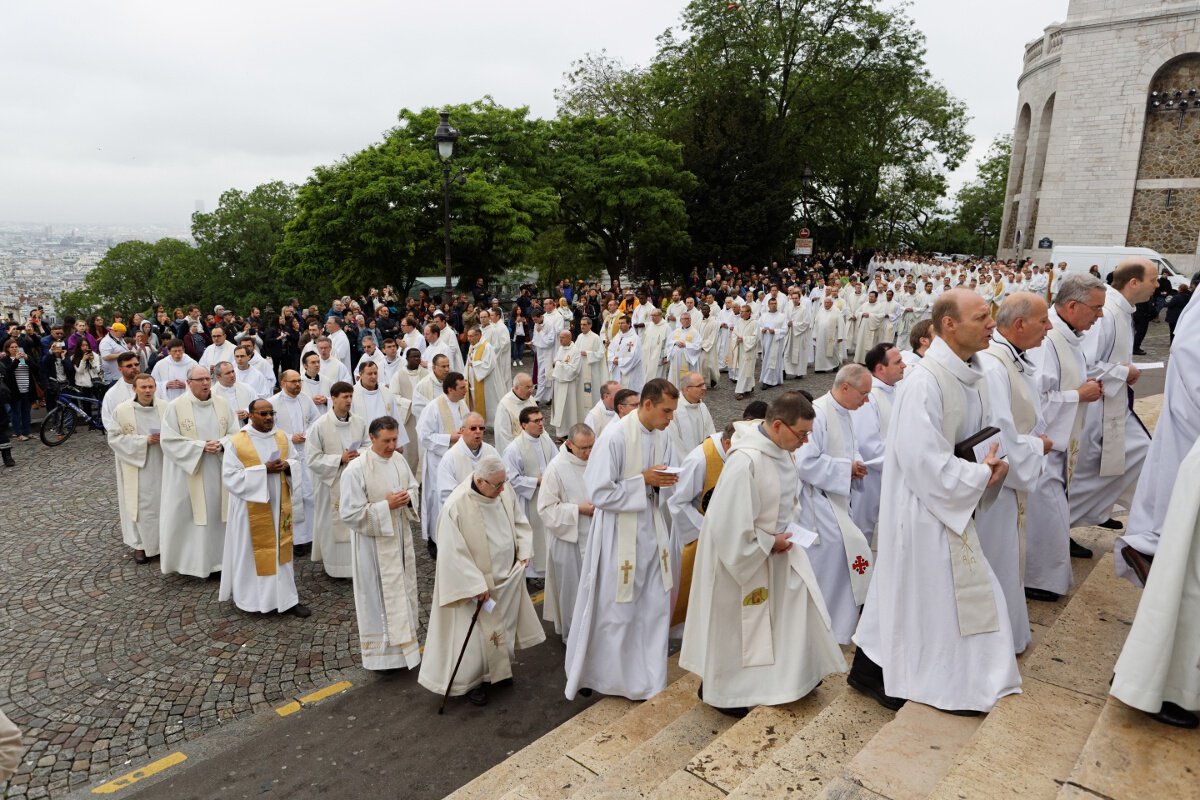 Procession jusqu'à la basilique du Sacré-Cœur de Montmartre. © Yannick Boschat / Diocèse de Paris.