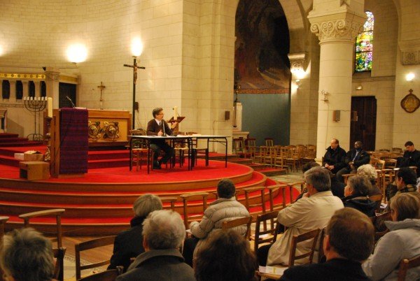 Enseignement par Jean Caron, professeur de philosophie. © Pierre-Louis Lensel.