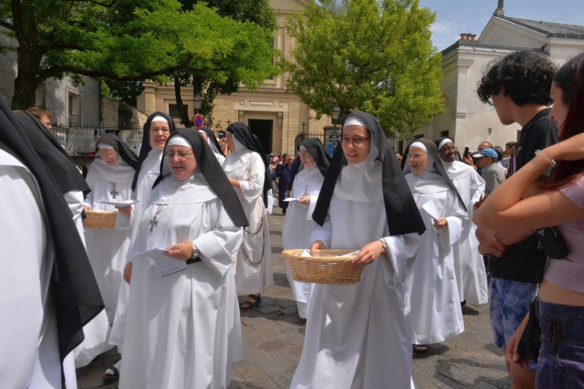 Procession de la Fête-Dieu. © Marie-Christine Bertin / Diocèse de Paris.