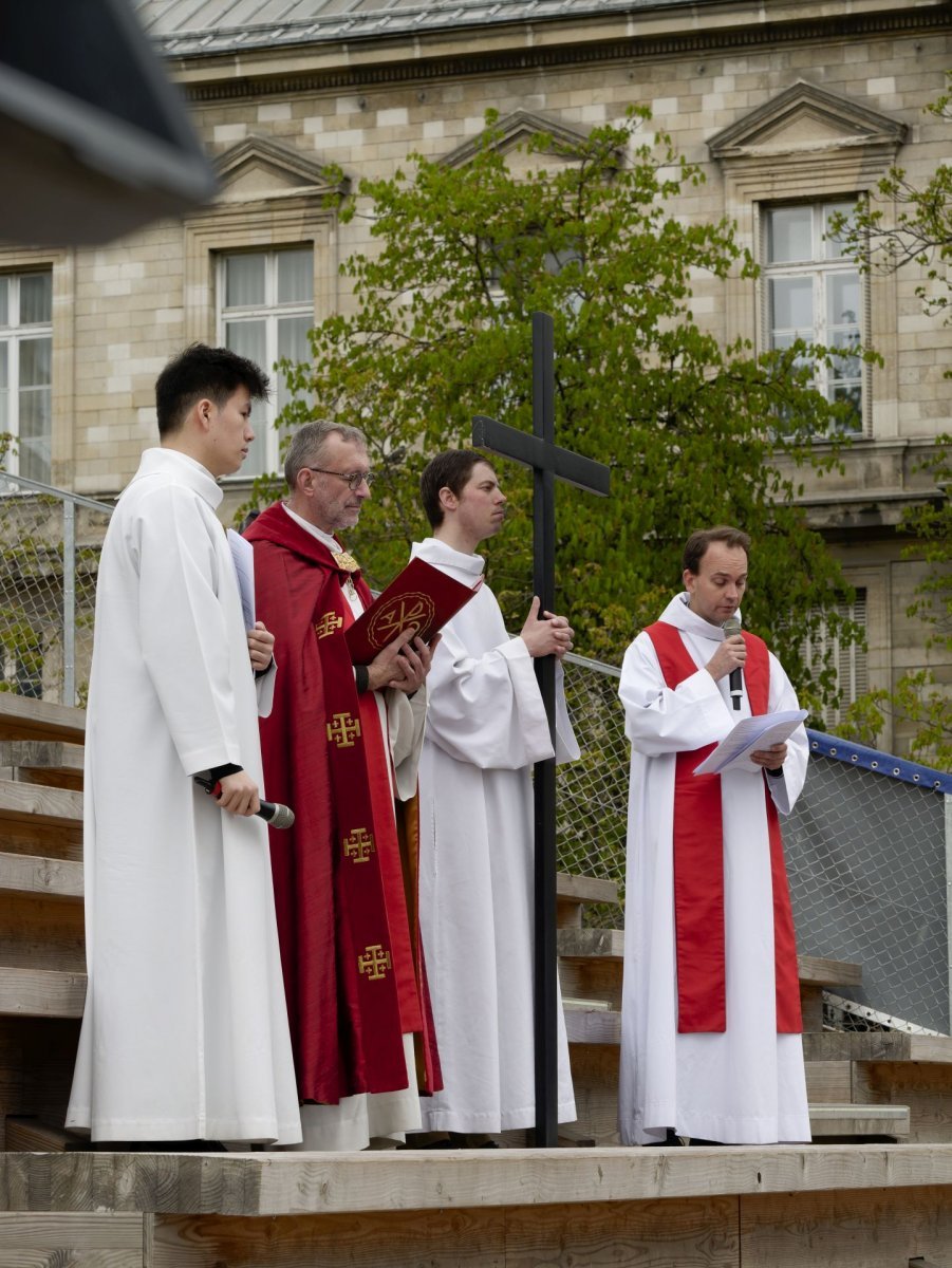 Chemin de croix de Notre-Dame de Paris 2024. © Yannick Boschat / Diocèse de Paris.