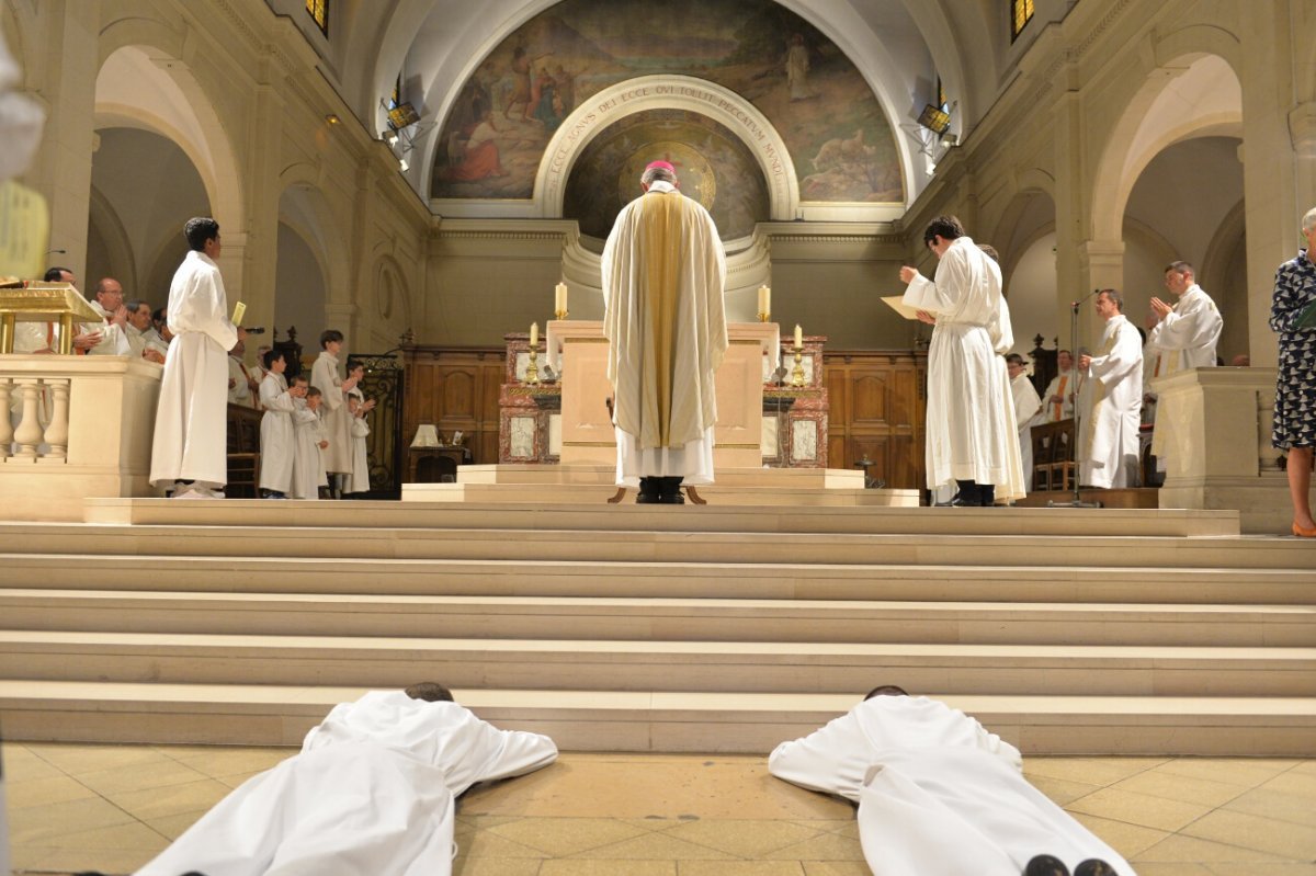 Ordinations diaconales en vue du sacerdoce 2019. Par Mgr Philippe Marsset, évêque auxiliaire de Paris, le 22 septembre 2019 à Saint-Jean-Baptiste de Grenelle. © Marie-Christine Bertin / Diocèse de Paris.