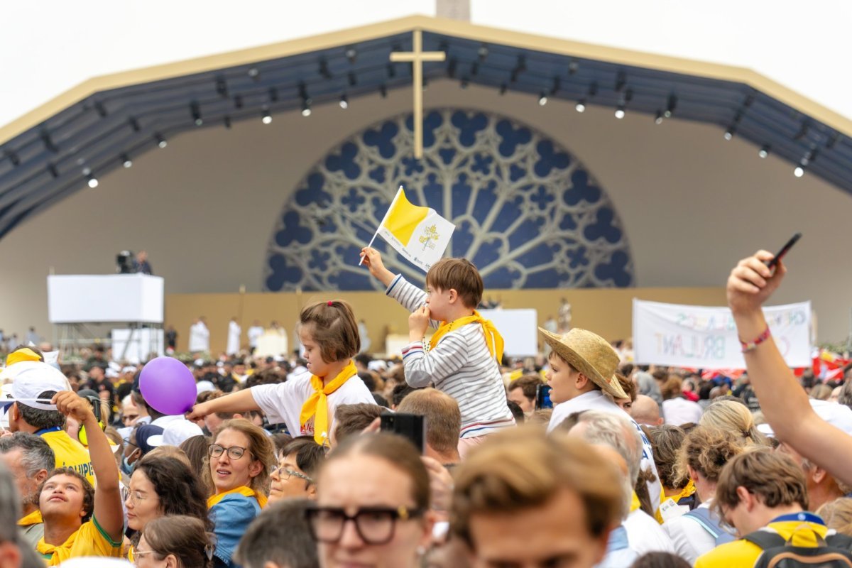 Messe à la Concorde et aux Champs-Élysées présidée par le pape Léon XIV. © Marie-Sarah Laroche / Diocèse de Paris.