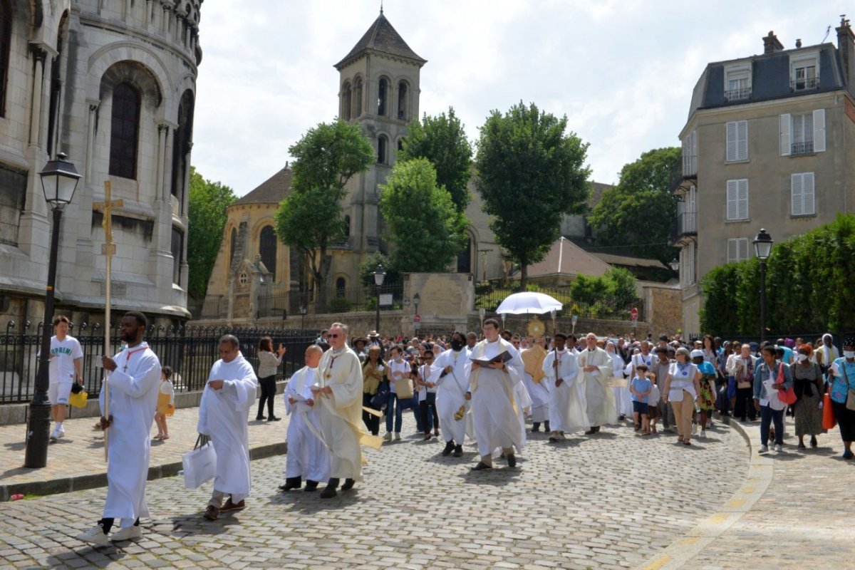 Procession de la Fête-Dieu. © Marie-Christine Bertin / Diocèse de Paris.