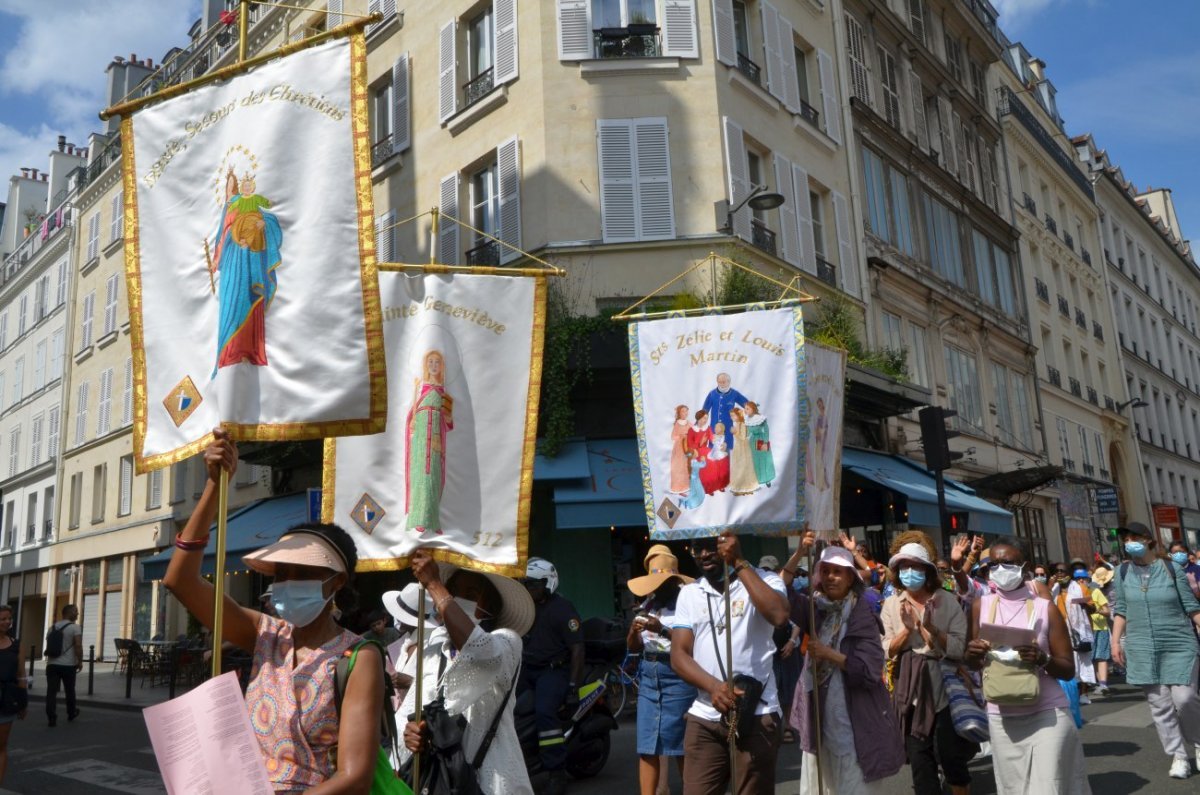 Fête de l'Assomption de la Vierge Marie : procession dans Paris. © Michel Pourny / Diocèse de Paris.