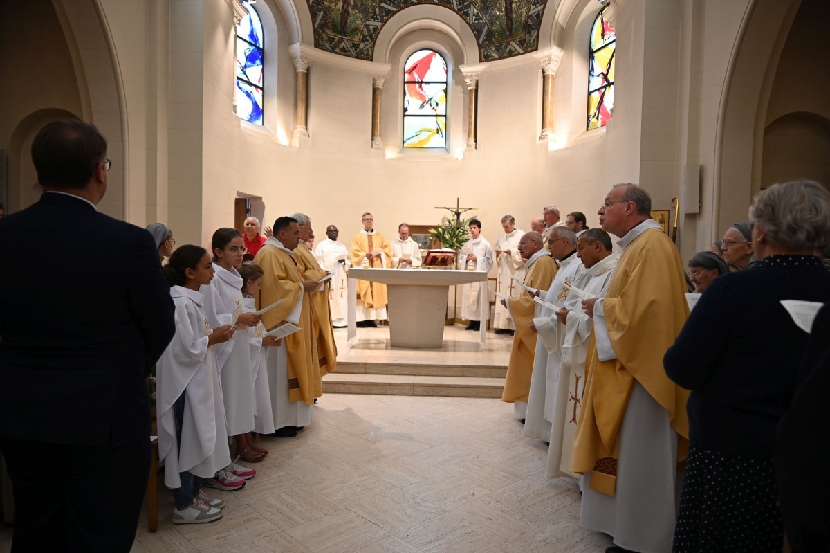 130e anniversaire de la fondation des Soeurs Franciscaines Réparatrices de (…). © Marie-Christine Bertin / Diocèse de Paris.