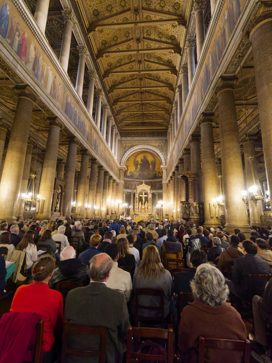 Messe pour le bicentenaire de la pose de la première pierre de l'église (…). © Yannick Boschat / Diocèse de Paris.