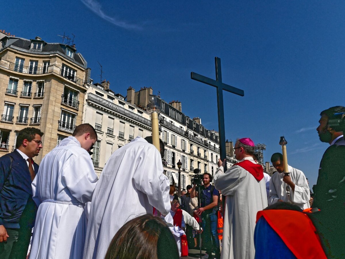 Chemin de croix de Notre-Dame de Paris. © Dominique Boschat / Diocèse de Paris.