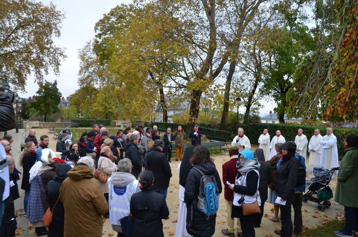 Montée des marches du Sacré-Cœur à l'occasion de la Journée Mondiale (…). © Michel Pourny / Diocèse de Paris.