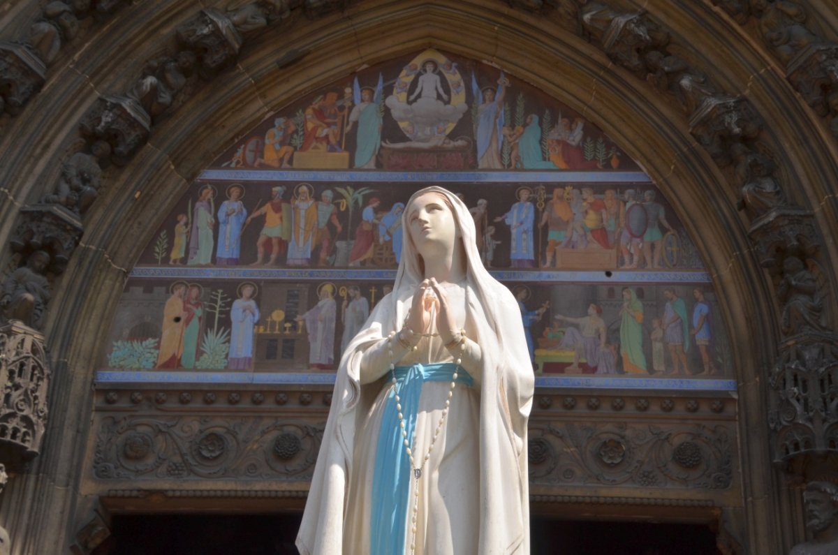 Fête de l'Assomption de la Vierge Marie : procession dans Paris. © Michel Pourny / Diocèse de Paris.