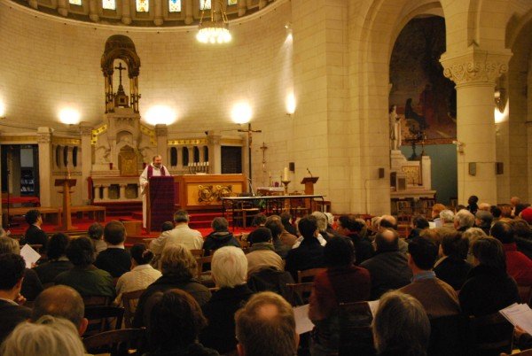 Accueil par le P. Golnisch. © Pierre-Louis Lensel.