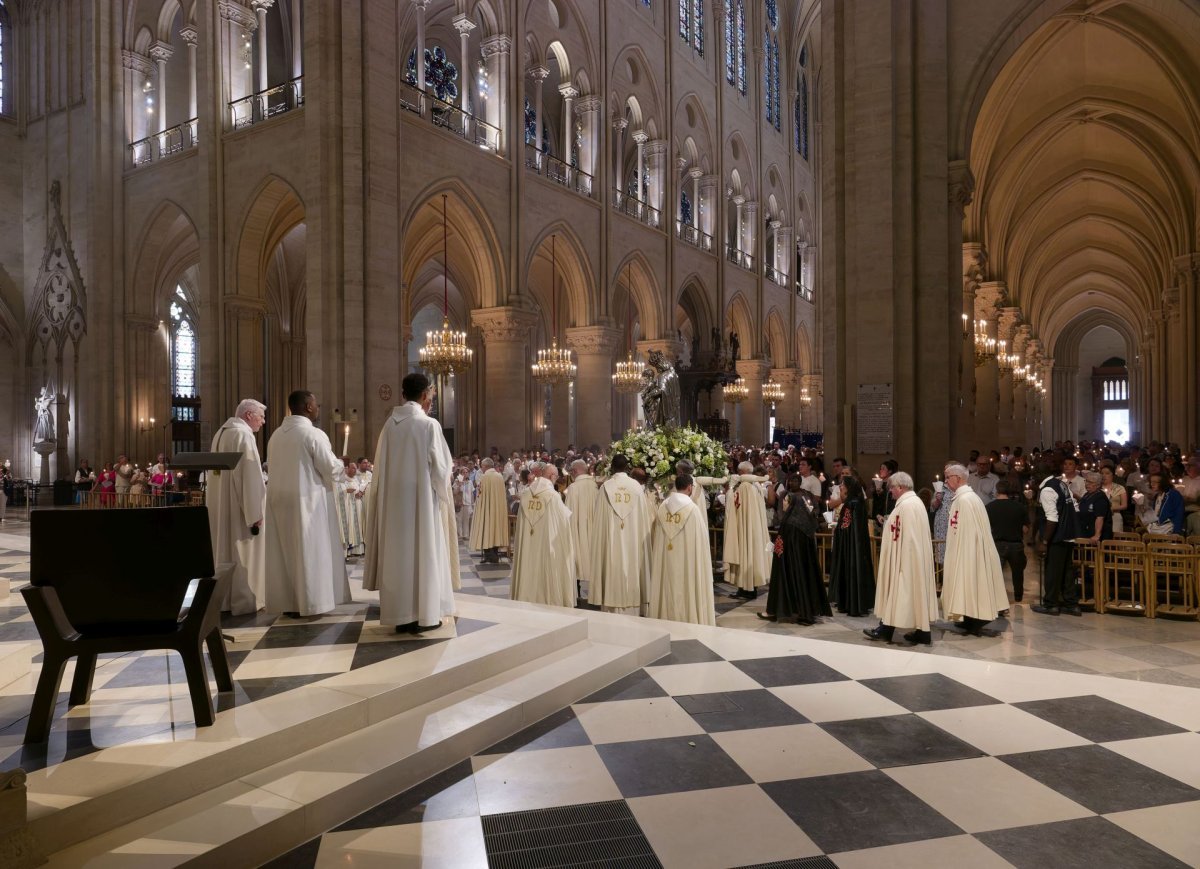 Veille de la fête de l'Assomption à Notre-Dame de Paris 2025. © Yannick Boschat / Diocèse de Paris.