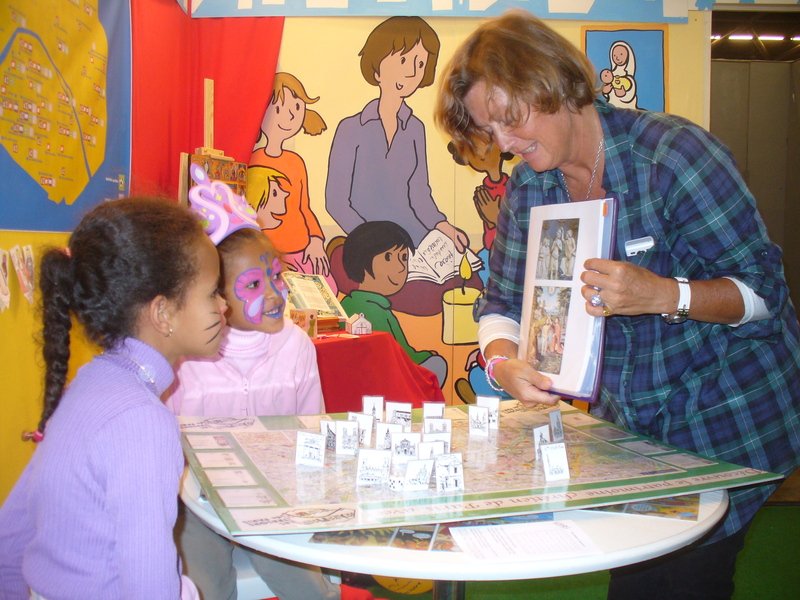 Octobre : l'Eglise à Kidexpo. Le Service de la catéchèse et les centres de loisirs de la FACEL étaient présents sur ce salon. 