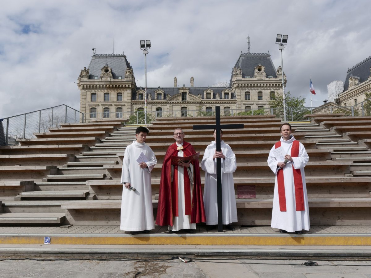 Chemin de croix de Notre-Dame de Paris 2024. © Yannick Boschat / Diocèse de Paris.