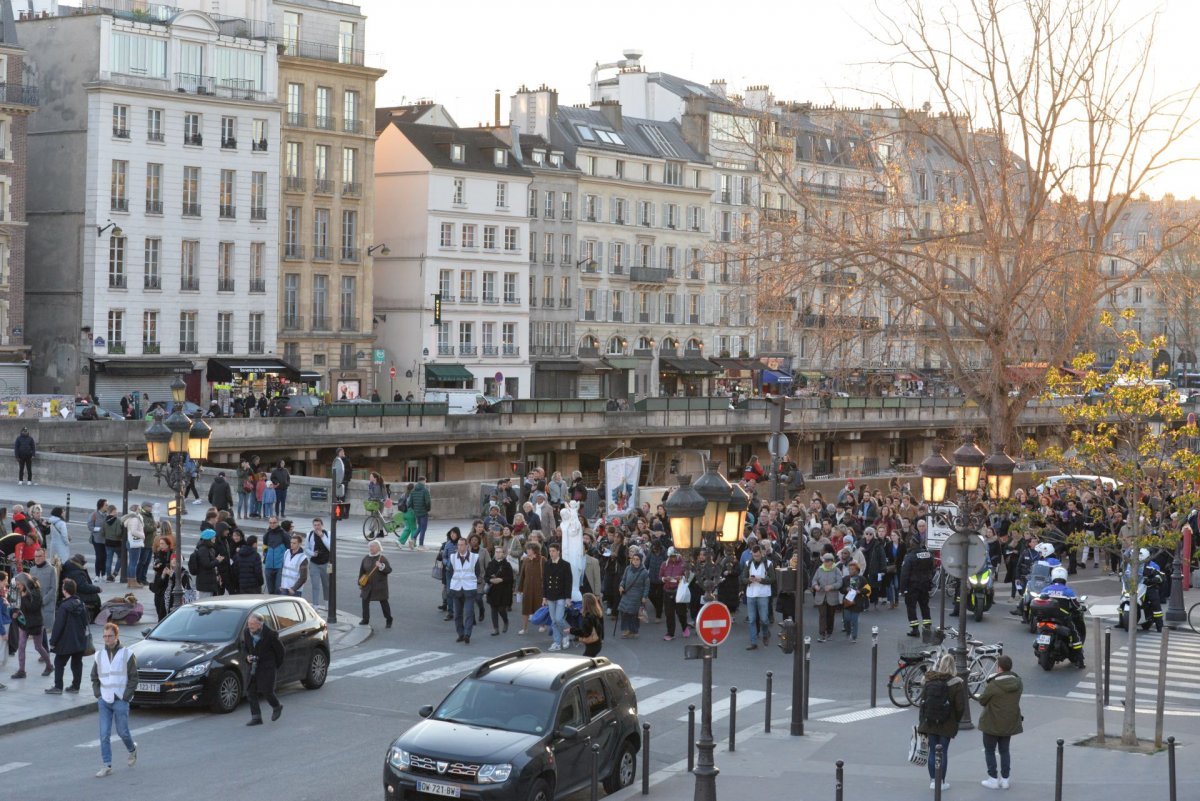 Veillée à Notre Dame avec Pierres Vivantes. © Marie-Christine Bertin / Diocèse de Paris.