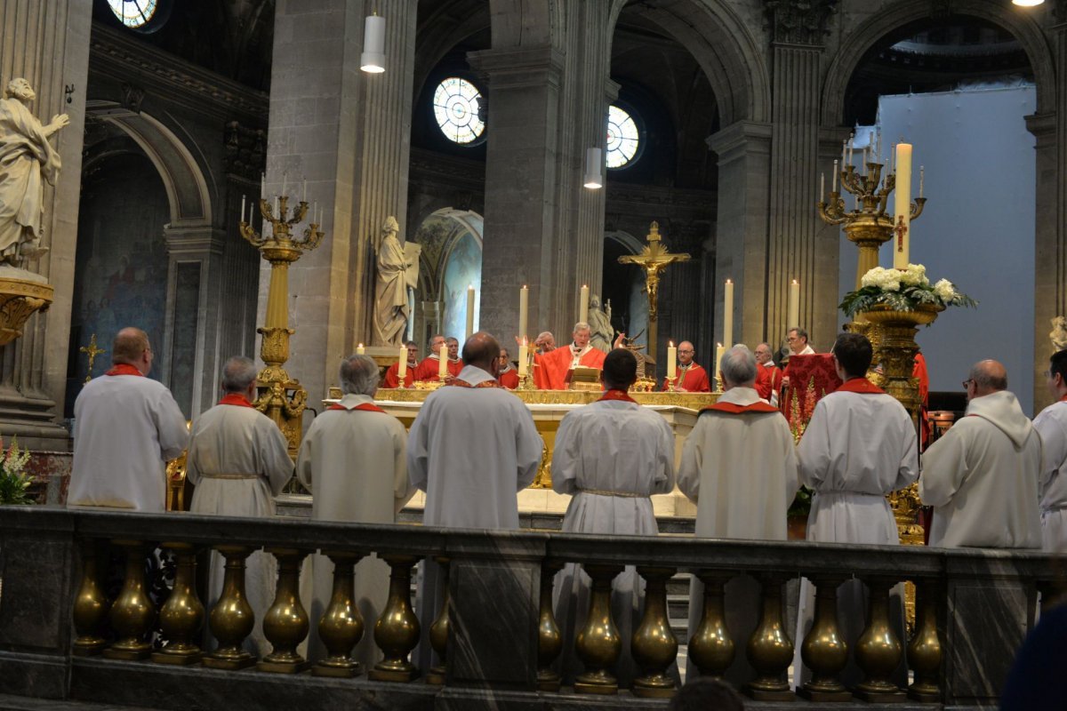 Confirmation des adultes au cours de la Vigile de Pentecôte 2023, (…). © Marie-Christine Bertin / Diocèse de Paris.