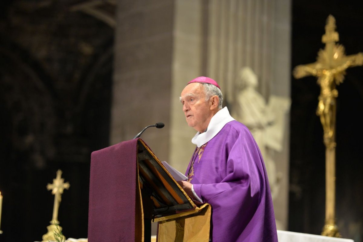 Messe autour de Mgr Michel Aupetit. © Marie-Christine Bertin / Diocèse de Paris.