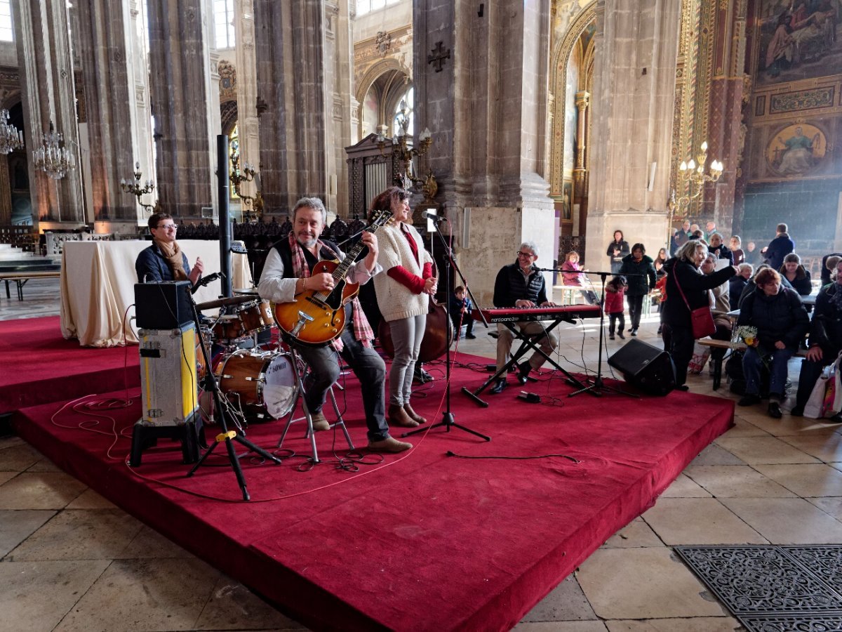 Rassemblement diocésain pour la 2e Journée Mondiale des Pauvres à Saint-Eustache. © Yannick Boschat / Diocèse de Paris.