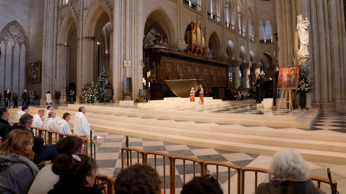 Prière du milieu du jour à Notre-Dame de Paris. © Yannick Boschat / Diocèse de Paris.