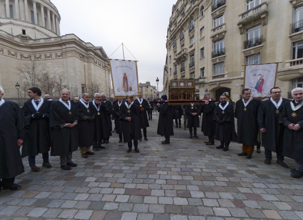 Neuvaine de sainte Geneviève 2025 : messe et procession. © Yannick Boschat / Diocèse de Paris.