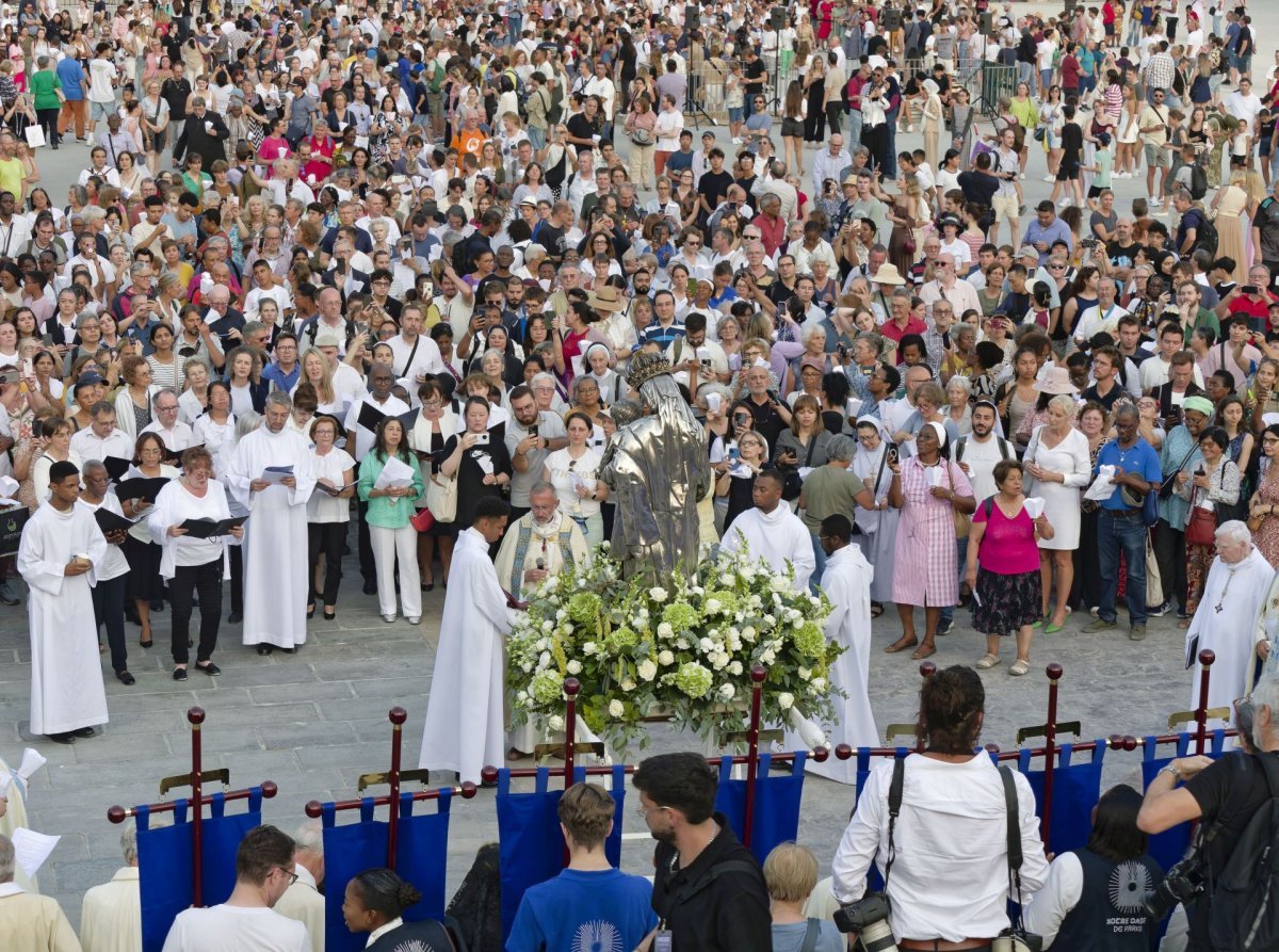 Veille de la fête de l'Assomption à Notre-Dame de Paris 2025. © Yannick Boschat / Diocèse de Paris.