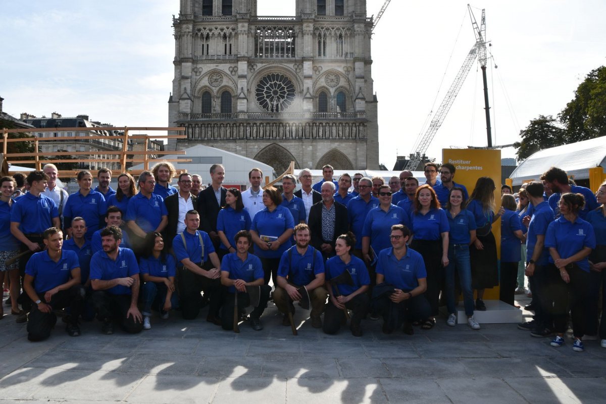 Village du chantier sur le parvis de la cathédrale Notre-Dame de Paris 2023. © Michel Pourny.