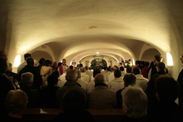 400 - Lundi 26 novembre - Messe devant le tombeau de l'apôtre Pierre. 