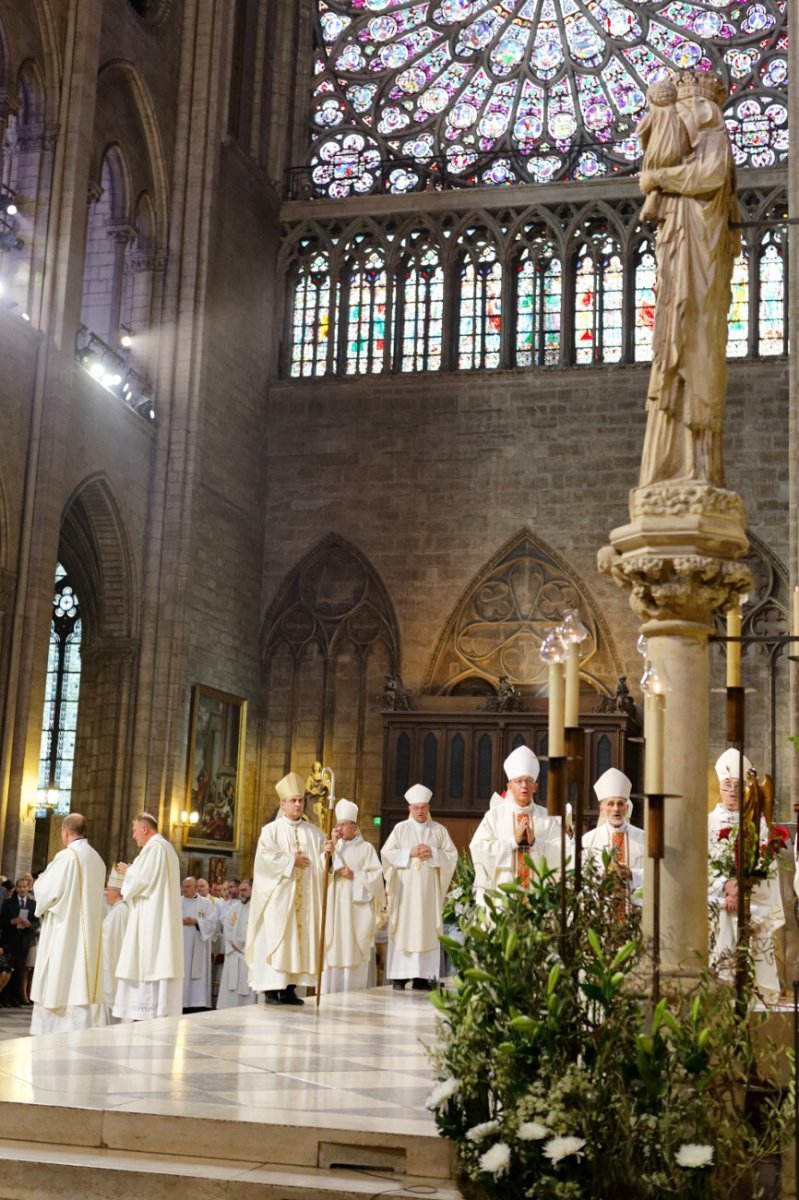 Prière mariale. © Yannick Boschat / Diocèse de Paris.