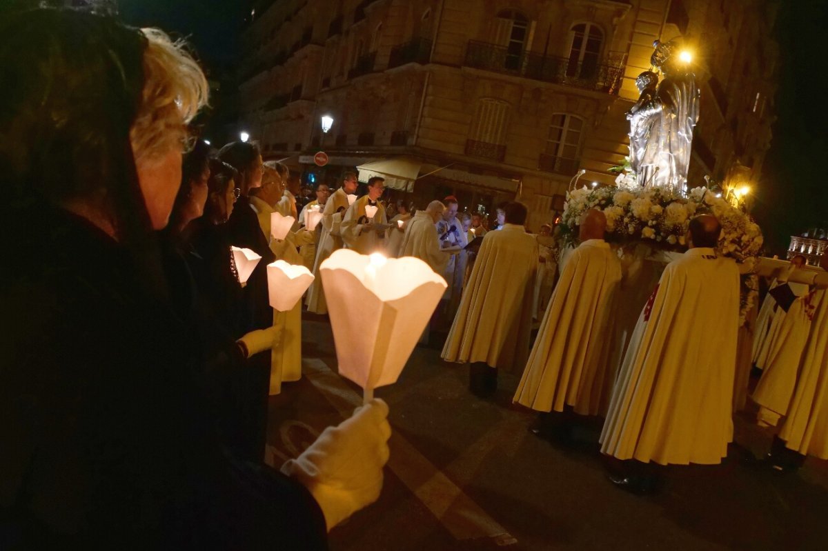 Procession sur l'île de la Cité. © Yannick Boschat / Diocèse de Paris.