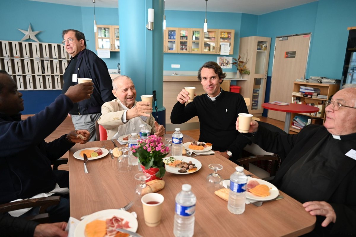 Jubilé des prêtres d'Île-de-France 2025. À la Maison Marie-Thérèse, 14e. © Marie-Christine Bertin / Diocèse de Paris.