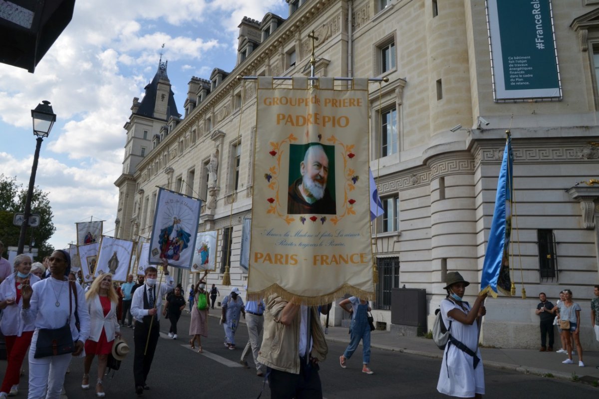 Fête de l'Assomption de la Vierge Marie : procession dans Paris. © Michel Pourny / Diocèse de Paris.