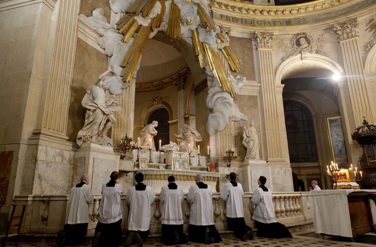 Accueil des reliques de St Thomas d' Aquin à l' église St Roch. © Trung Hieu Do / Diocèse de Paris.