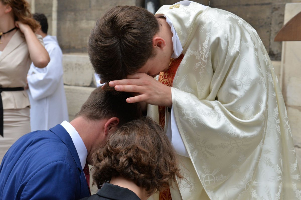Ordination sacerdotale 2022 : bénédictions. © Marie-Christine Bertin / Diocèse de Paris.