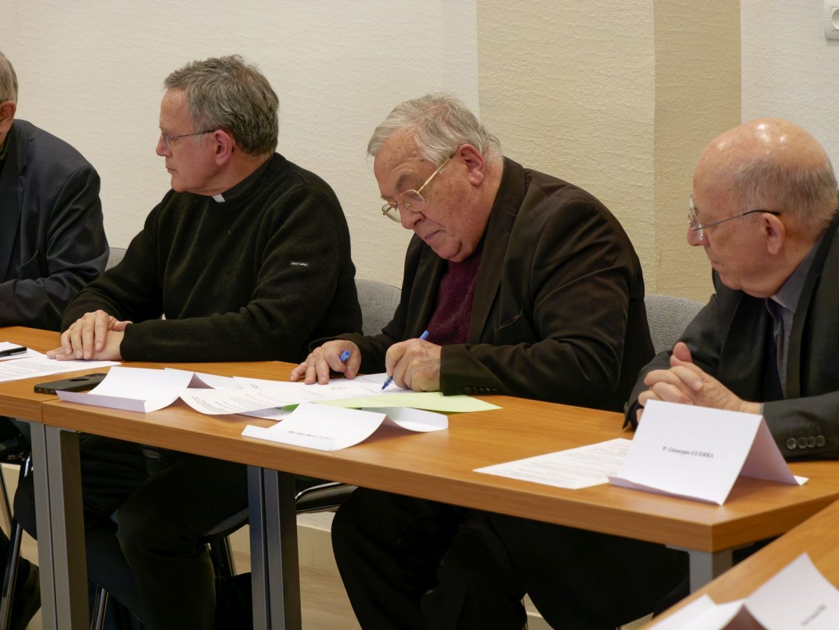 Clôture de l'enquête diocésaine pour la cause en canonisation de Mgr (…). © Yannick Boschat / Diocèse de Paris.