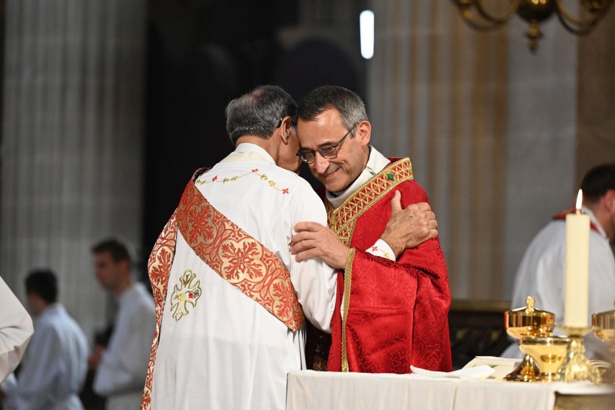 Messe d'action de grâce pour le ministère de Mgr Olivier de Cagny à Paris. © Marie-Christine Bertin / Diocèse de Paris.