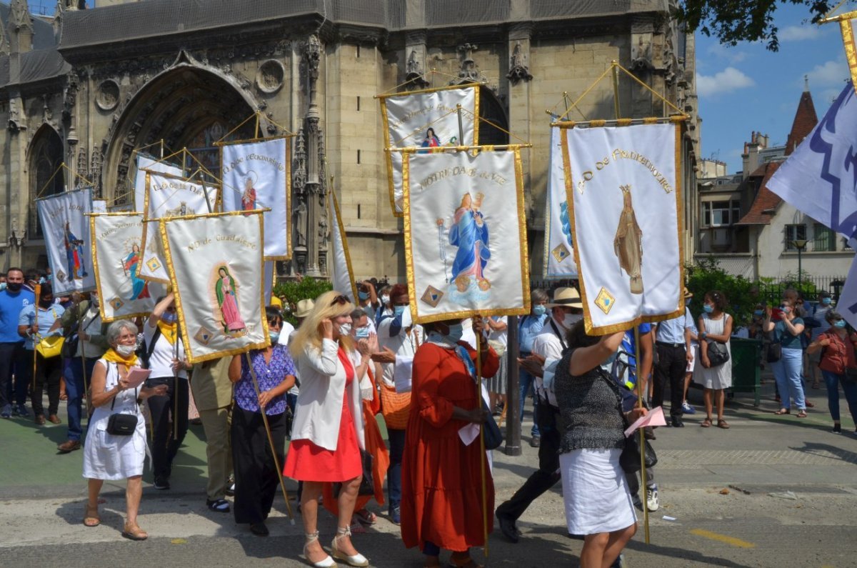 Fête de l'Assomption de la Vierge Marie : procession dans Paris. © Michel Pourny / Diocèse de Paris.