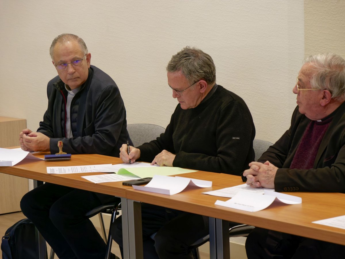 Clôture de l'enquête diocésaine pour la cause en canonisation de Mgr (…). © Yannick Boschat / Diocèse de Paris.