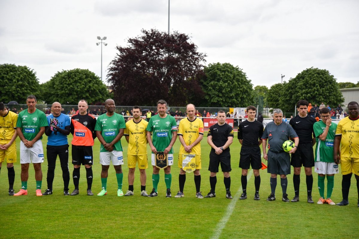 Match de football : Sélection Nationale de prêtres vs Variété Club de France. © François-Régis Salefran.