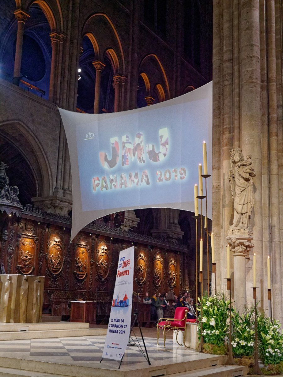 Procession Mariale, envoi à Notre-Dame de Paris. © Yannick Boschat / Diocèse de Paris.